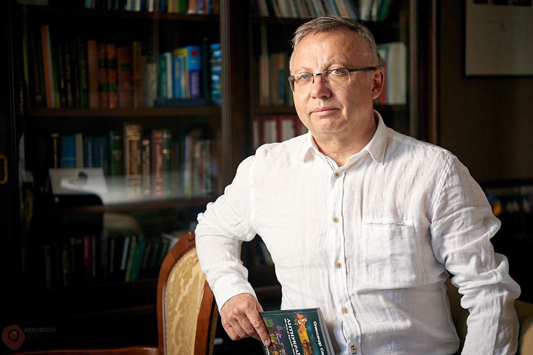 портрет украинского известного банкира, Александра Савченко в своем офисе